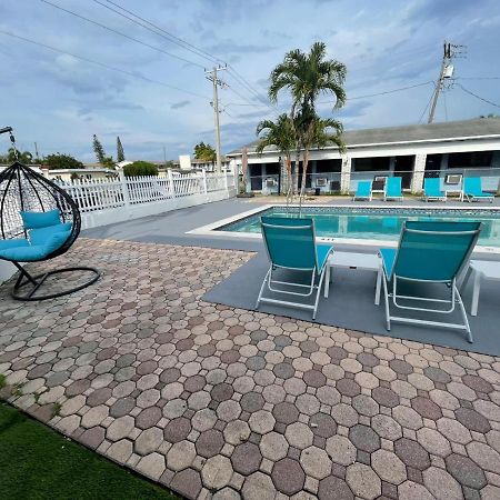 Hollywood Gardens Inn & Suites ภายนอก รูปภาพ