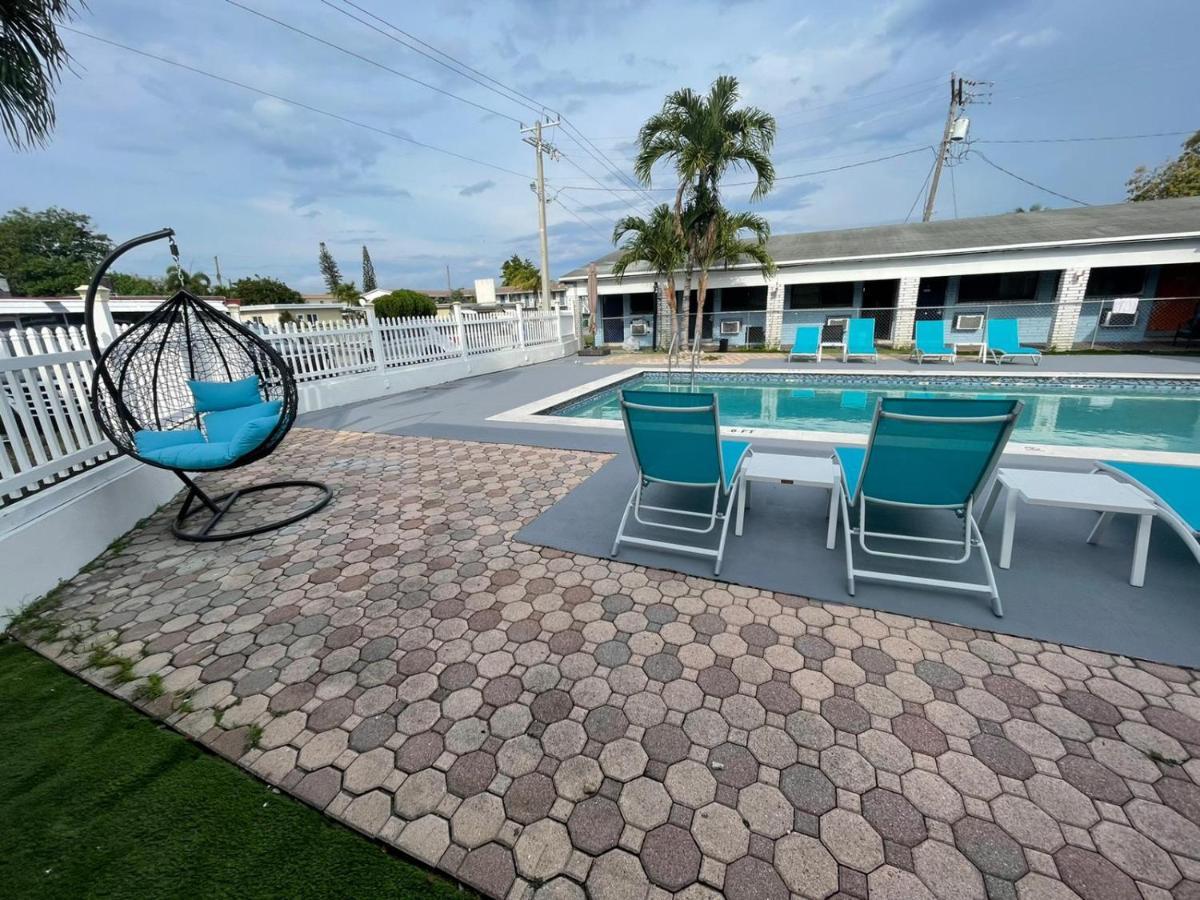 Hollywood Gardens Inn & Suites ภายนอก รูปภาพ