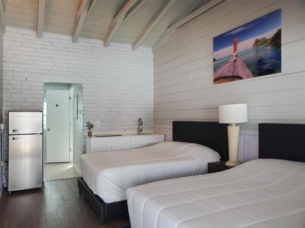 Hollywood Gardens Inn & Suites ภายนอก รูปภาพ
