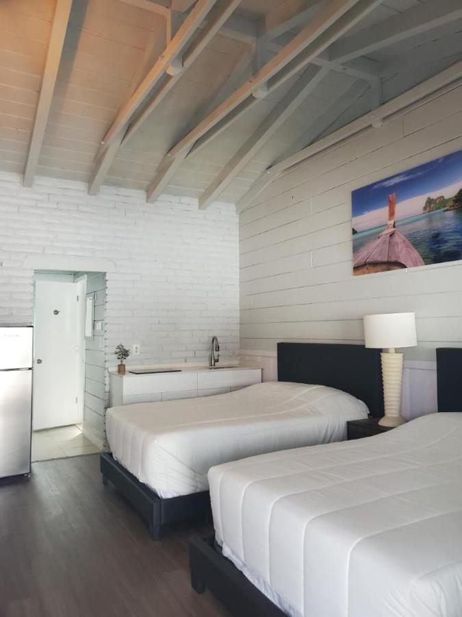 Hollywood Gardens Inn & Suites ภายนอก รูปภาพ